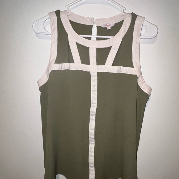 Candie's Olive and White Sleeveless Blouse Cutout Front Keyhole Back Size Large - Picture 1 of 3